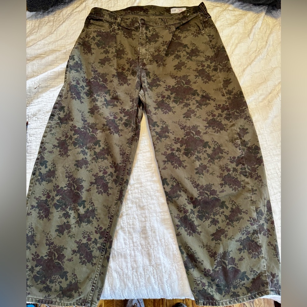 GAP Olive Floral Barrel Jeans in Cropped Length